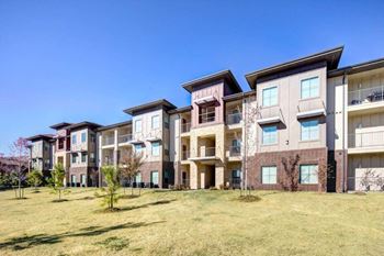 Private patios/balconies